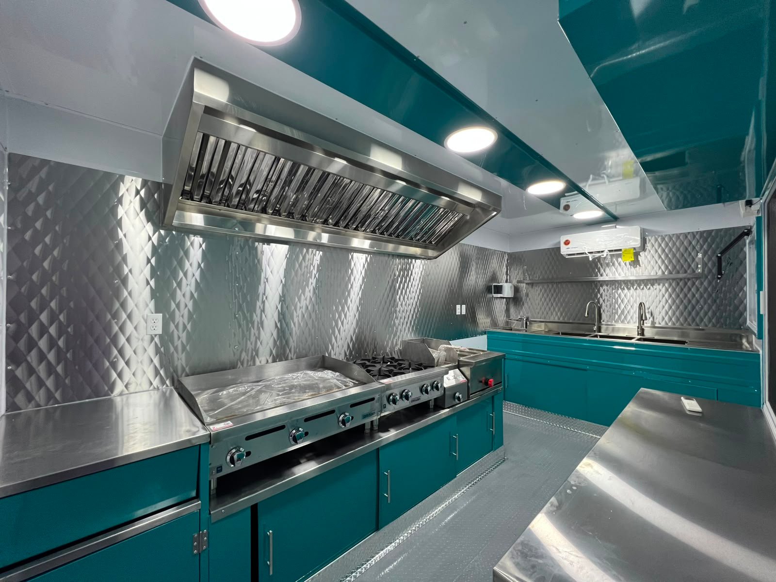 Diseño interior de cocina | Nova Food Trailers