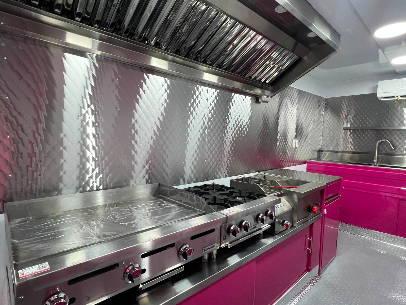 Diseño interior de cocina | Nova Food Trailers